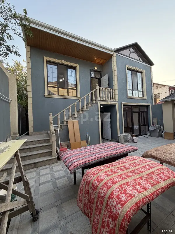 Satılır 8 otaqlı həyət evi 200 m²
