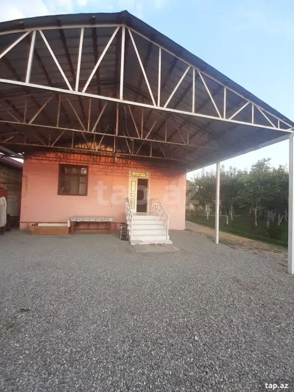 Satılır 4 otaqlı həyət evi 240 m²