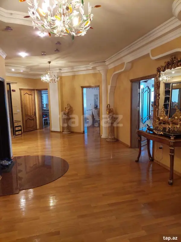 Satılır 4 otaqlı yeni tikili 200 m²