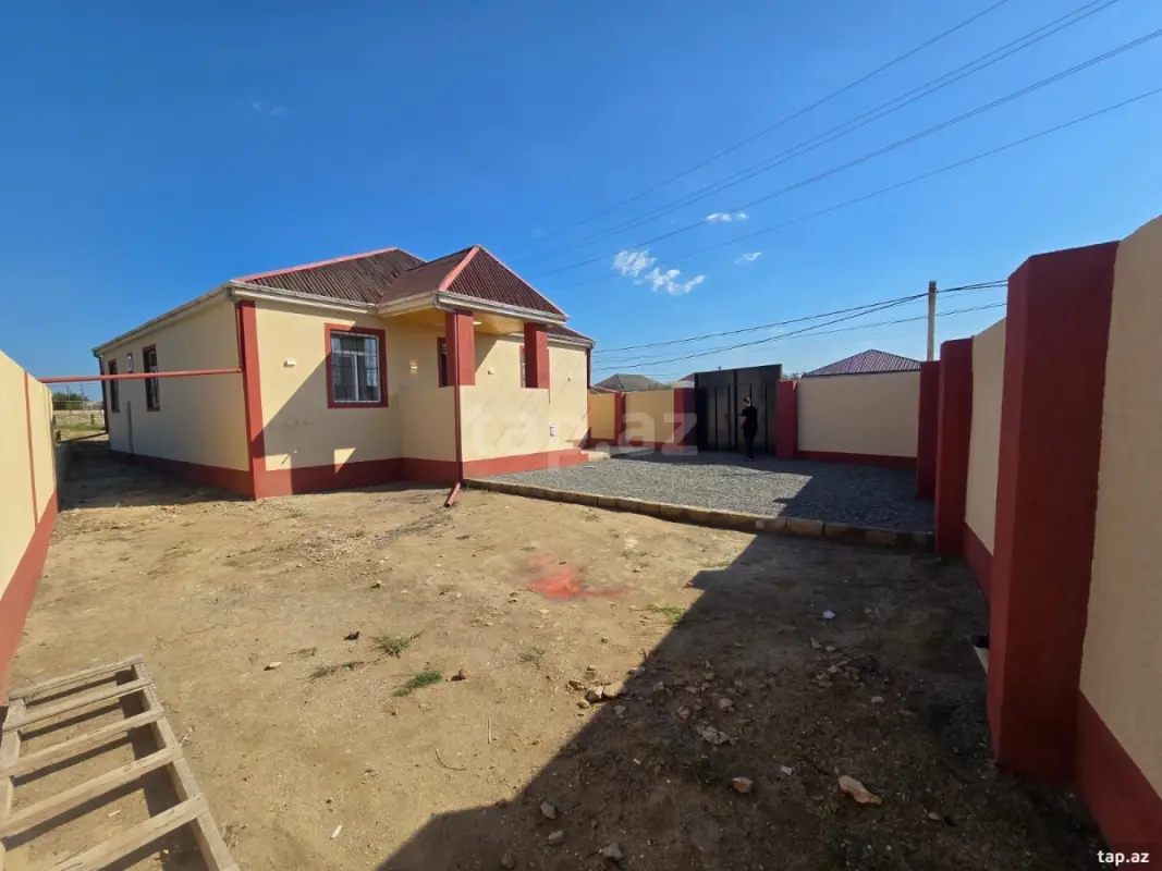Satılır 5 otaqlı həyət evi 400 m²