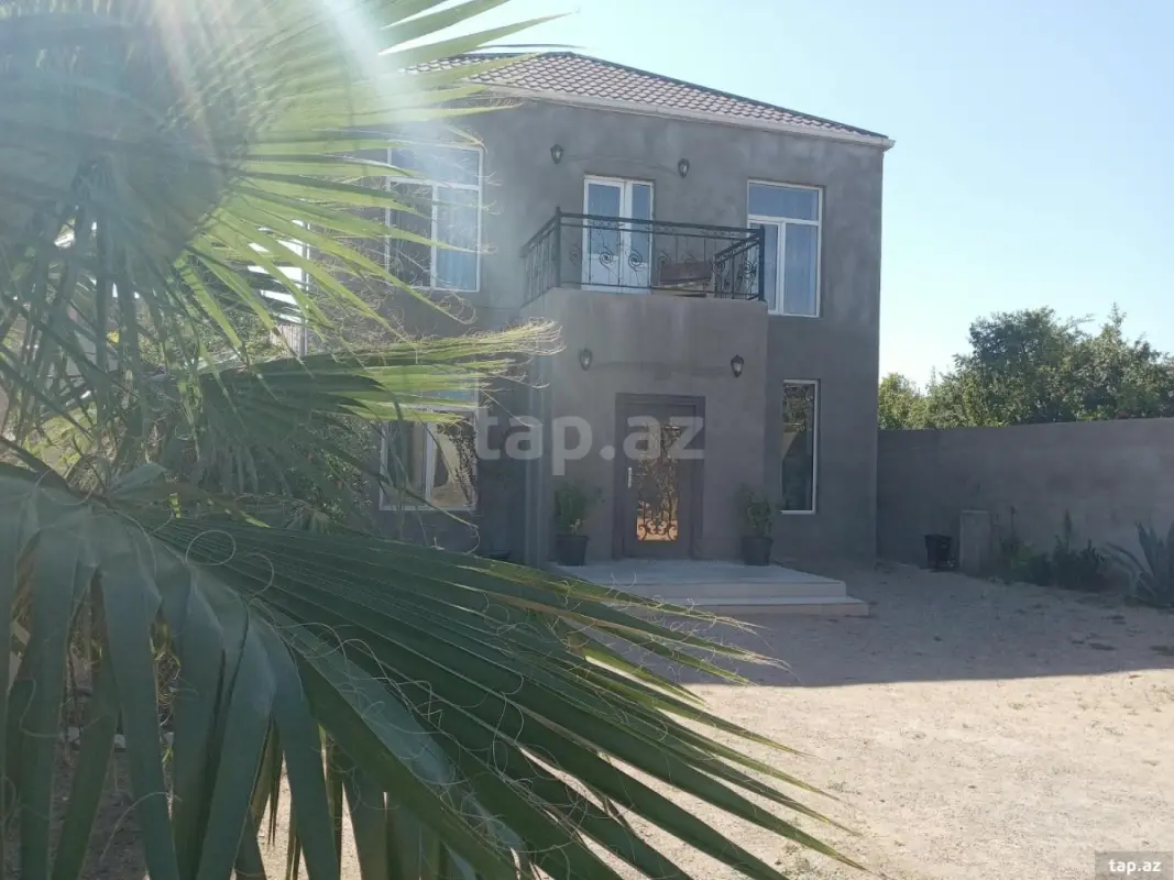 Satılır 4 otaqlı həyət evi 200 m²