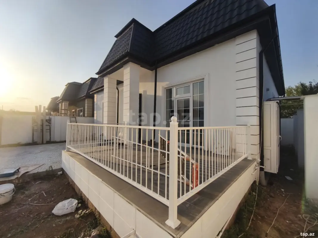 Satılır 5 otaqlı həyət evi 204 m²