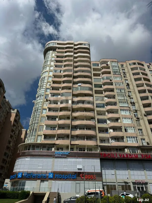 Satılır 3 otaqlı yeni tikili 150 m²