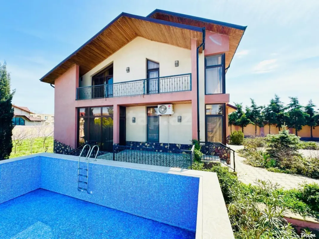 Satılır 5 otaqlı həyət evi 250 m²