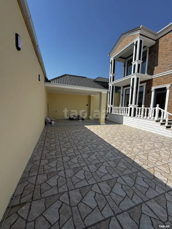 Satılır 5 otaqlı həyət evi 240 m²