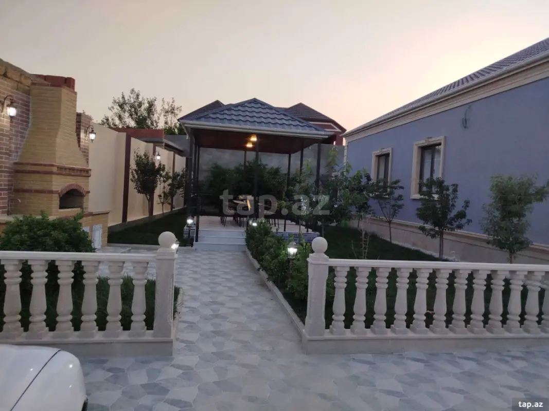 Satılır 4 otaqlı həyət evi 200 m²