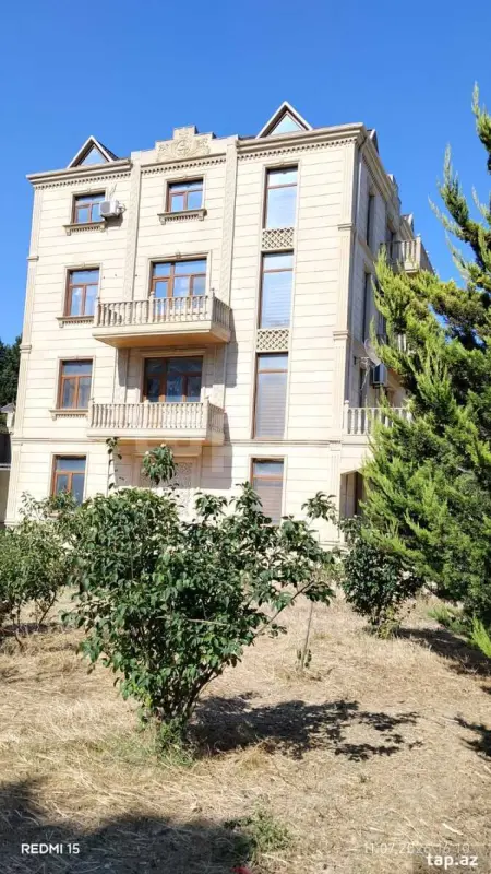 Kirayə verilir 8 otaqlı həyət evi 472 m²