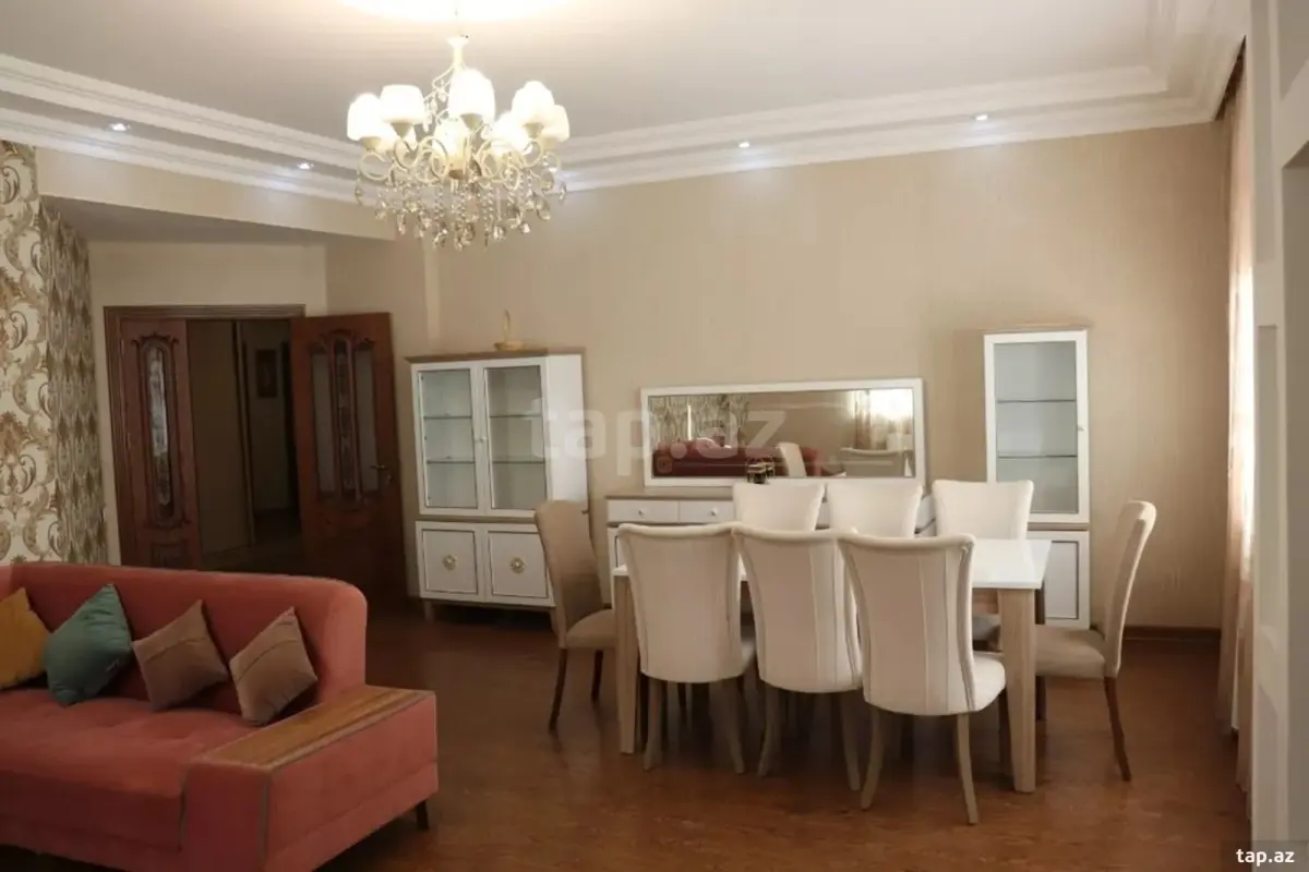 Kirayə verilir 3 otaqlı yeni tikili 150 m²