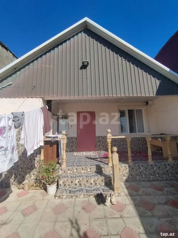 Satılır 3 otaqlı həyət evi 200 m²