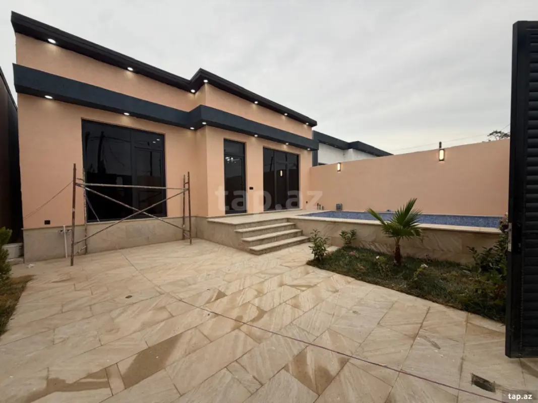 Satılır 7 otaqlı həyət evi 300 m²