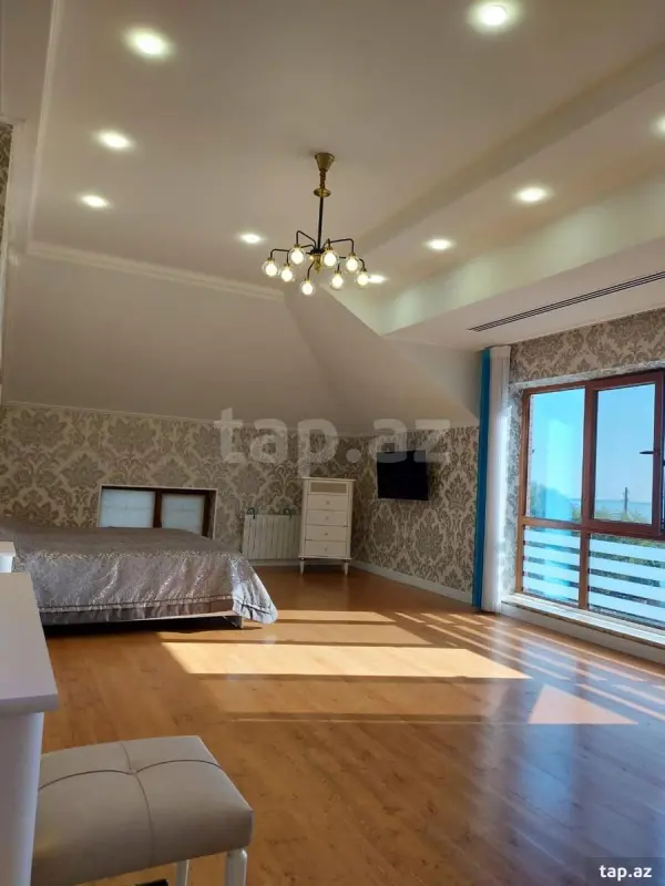 Satılır 8 otaqlı həyət evi 700 m²