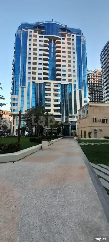 Satılır 3 otaqlı yeni tikili 138 m²