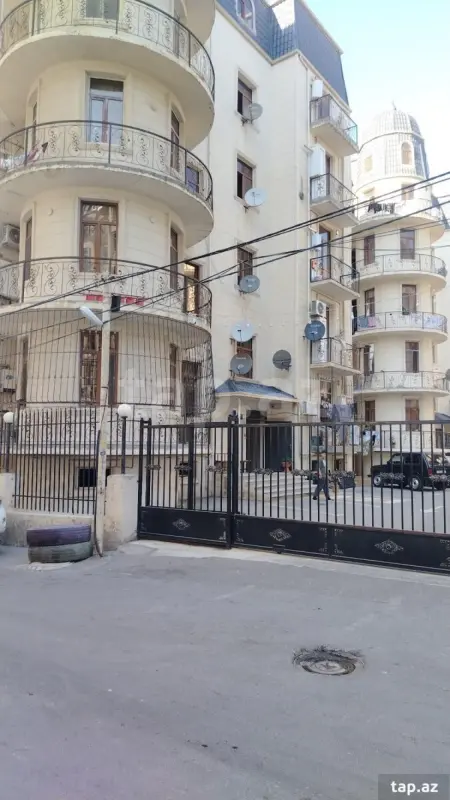Kirayə verilir 3 otaqlı yeni tikili 80 m²