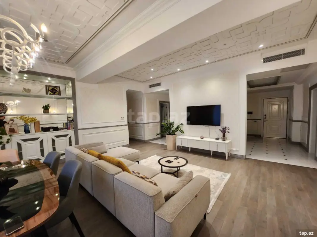Kirayə verilir 3 otaqlı yeni tikili 215 m²