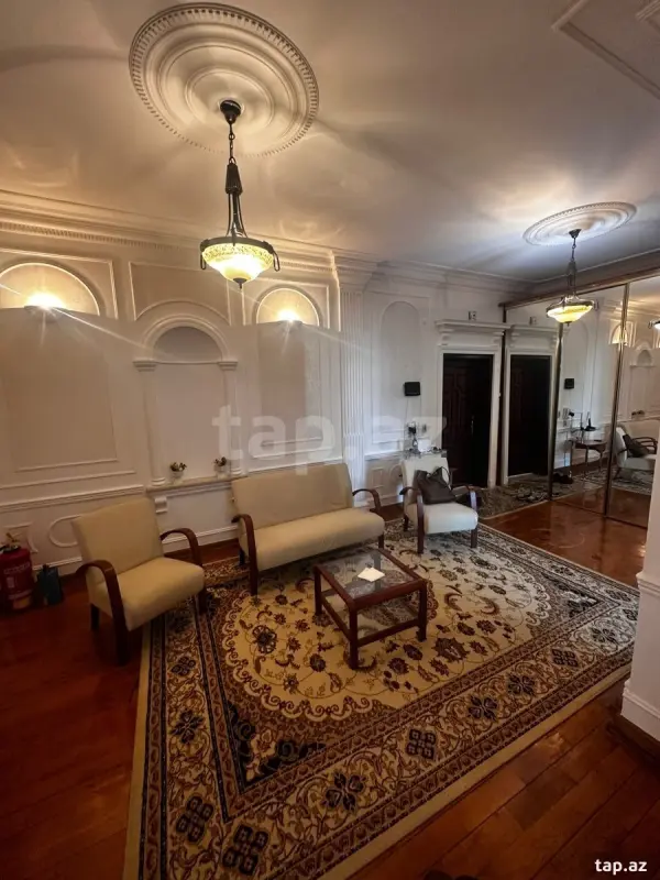 Kirayə verilir 4 otaqlı yeni tikili 230 m²