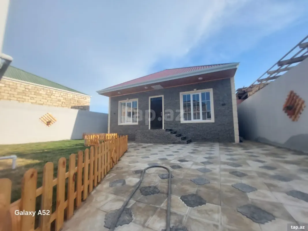 Satılır 3 otaqlı həyət evi 250 m²