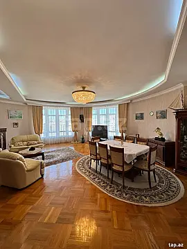 Satılır 4 otaqlı yeni tikili 200 m² — Bakı 4 otaq 200.00 m²