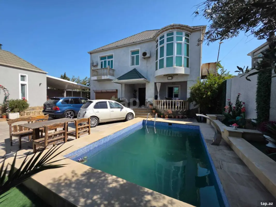 Satılır 6 otaqlı həyət evi 240 m²