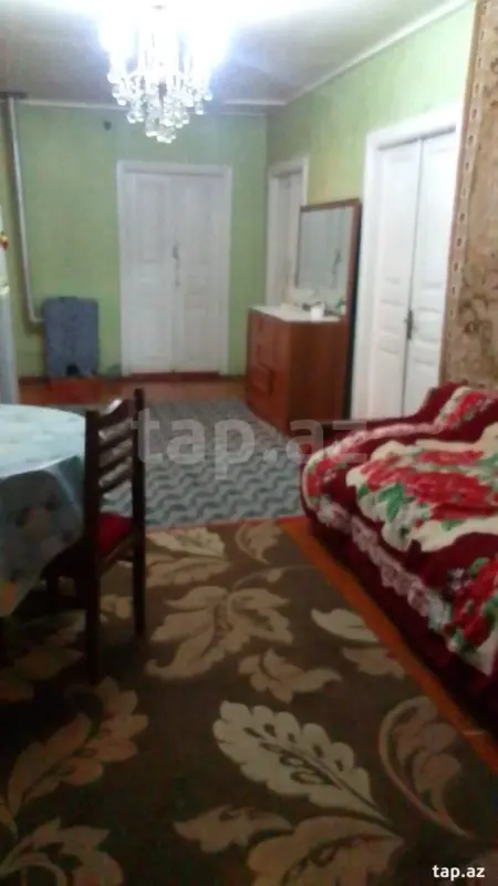Satılır 7 otaqlı həyət evi 100 m²