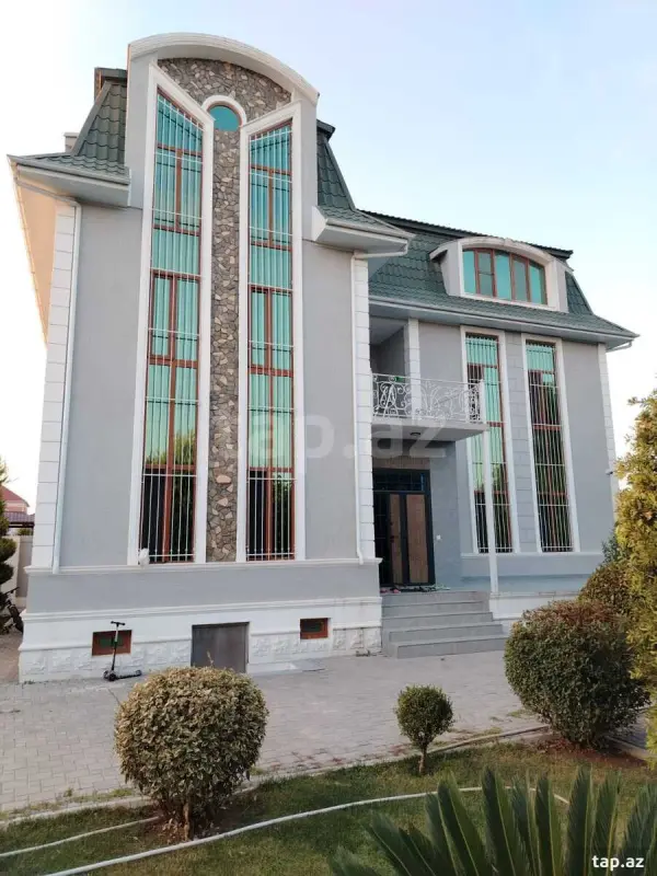 Satılır 6 otaqlı həyət evi 600 m²