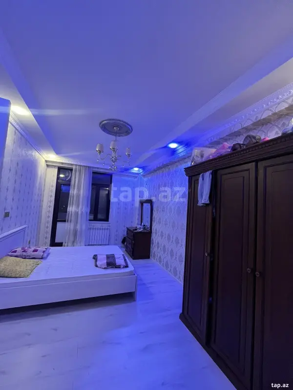 Kirayə verilir 3 otaqlı yeni tikili 122 m²