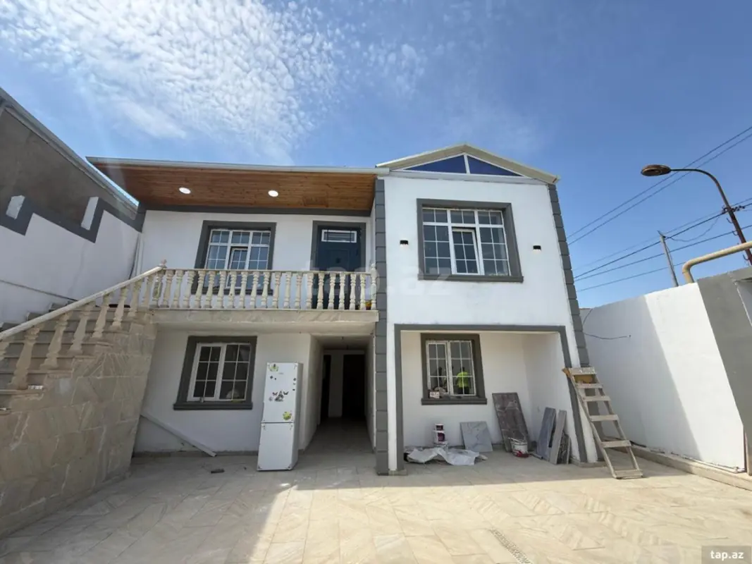 Satılır 6 otaqlı həyət evi 220 m²
