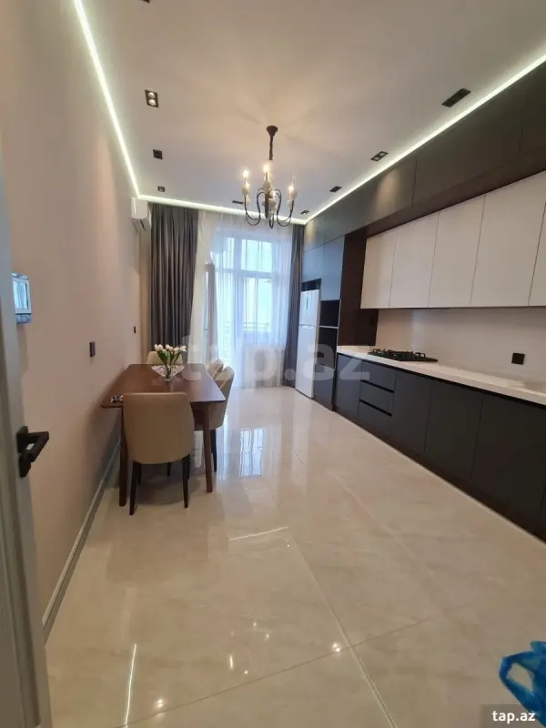 Kirayə verilir 3 otaqlı yeni tikili 140 m²