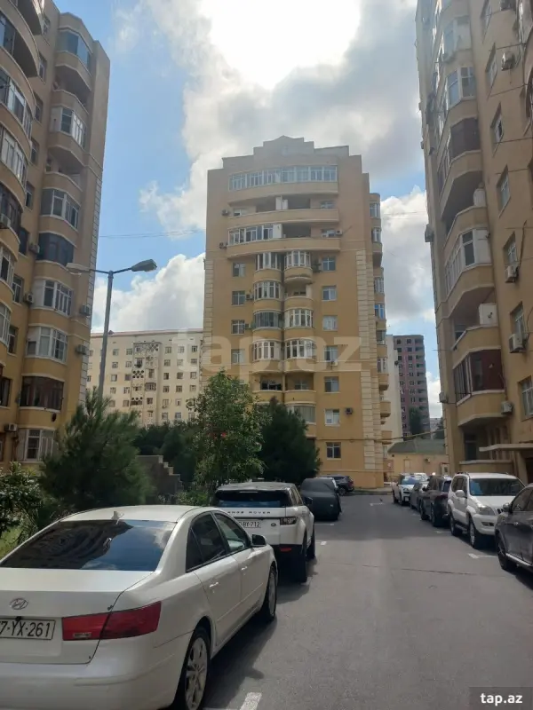 Satılır 3 otaqlı yeni tikili 140 m²