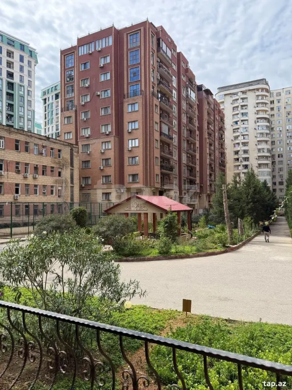 Satılır 3 otaqlı yeni tikili 163 m²