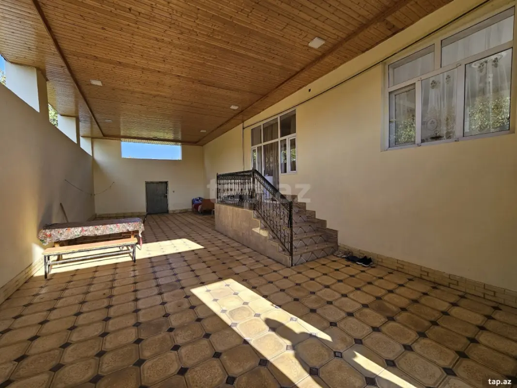 Satılır 4 otaqlı mənzil 110 m²