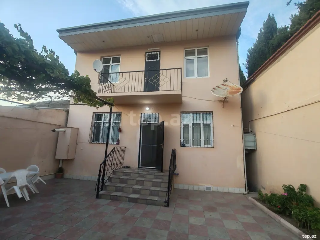 Satılır 4 otaqlı həyət evi 130 m²