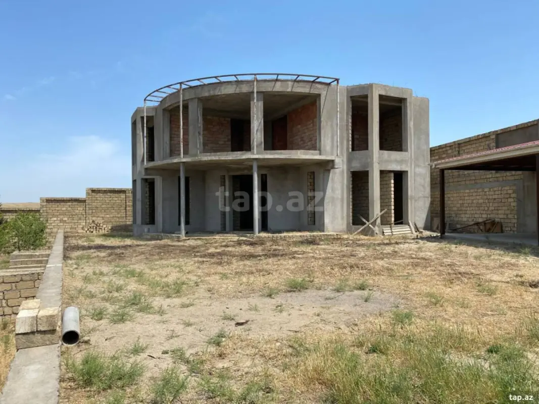 Satılır 7 otaqlı həyət evi 389 m²