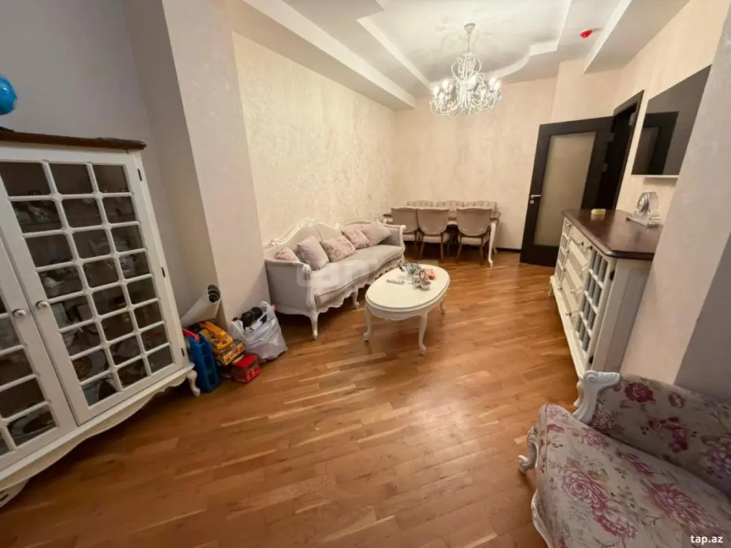 Satılır 2 otaqlı mənzil 68 m²