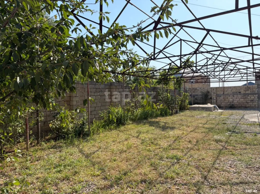 Satılır 8 otaqlı həyət evi 200 m²