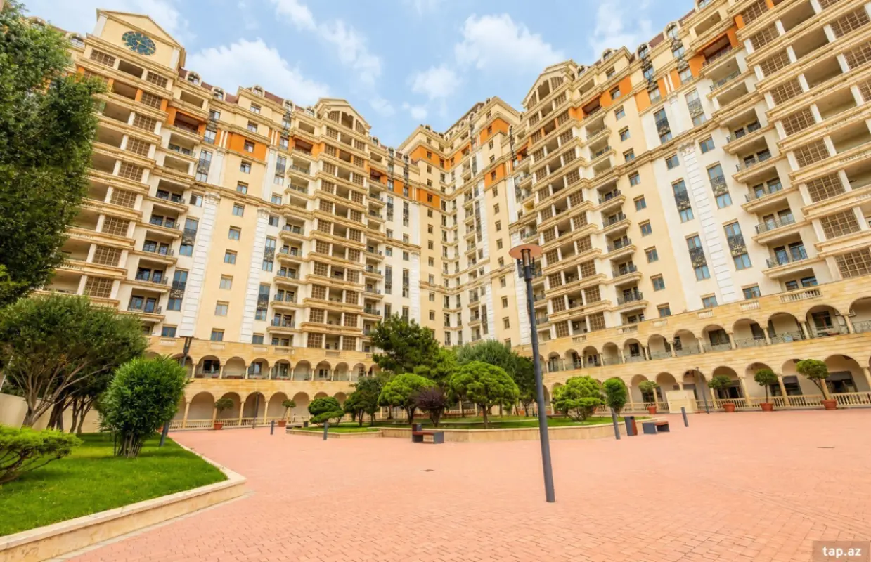 Satılır 8 otaqlı yeni tikili 890 m²