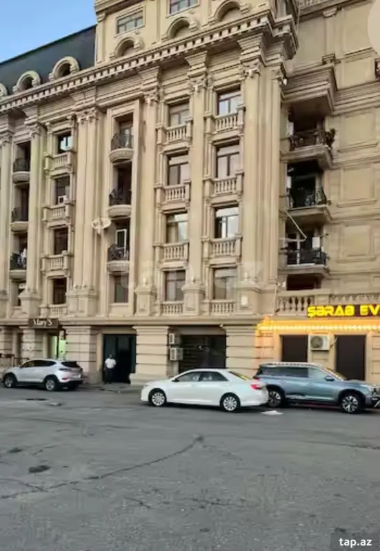 Kirayə verilir 5 otaqlı yeni tikili 230 m²