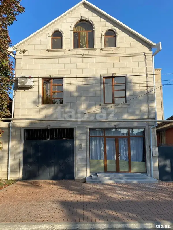 Satılır 7 otaqlı həyət evi 222 m²