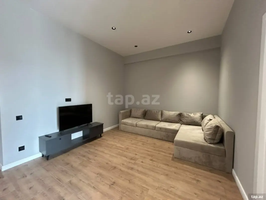 Kirayə verilir 2 otaqlı yeni tikili 82 m²