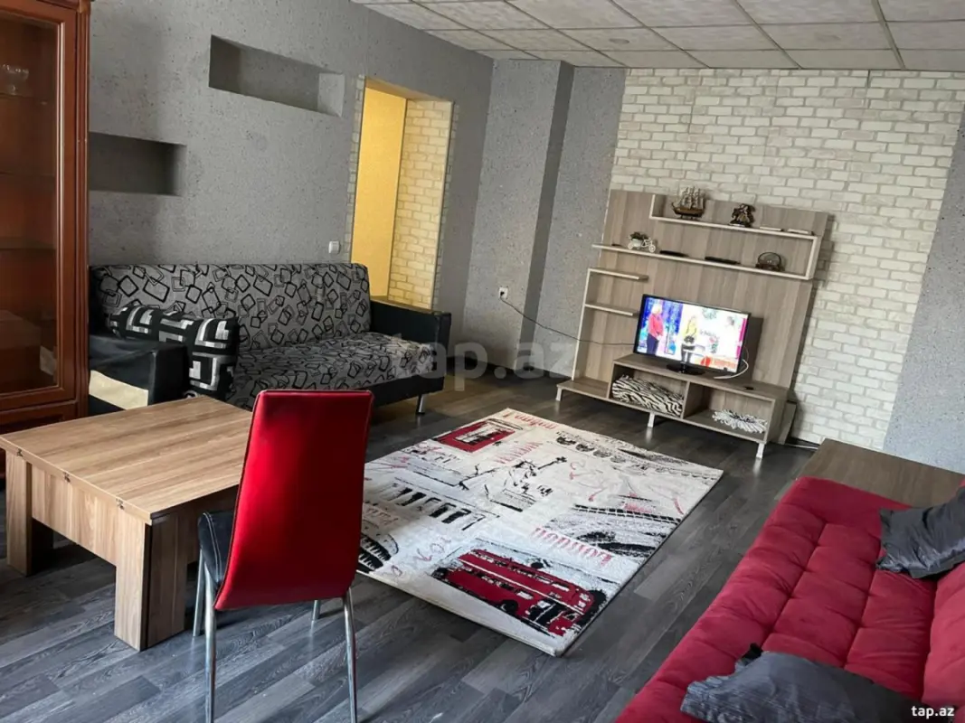 Kirayə verilir 7 otaqlı mənzil 150 m²