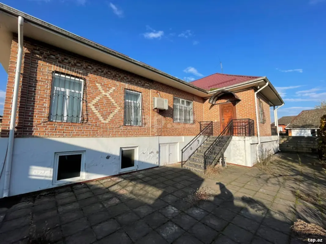 Satılır 4 otaqlı həyət evi 127 m²