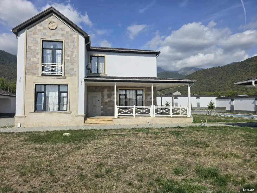 Satılır 4 otaqlı həyət evi 350 m²