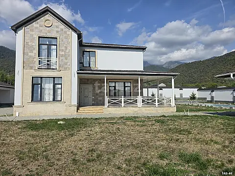 Satılır 4 otaqlı həyət evi 350 m² — Qəbələ 4 otaq 350.00 m²