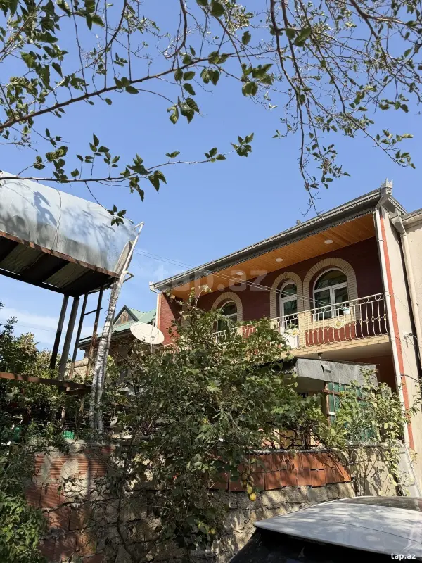 Satılır 4 otaqlı həyət evi 200 m²