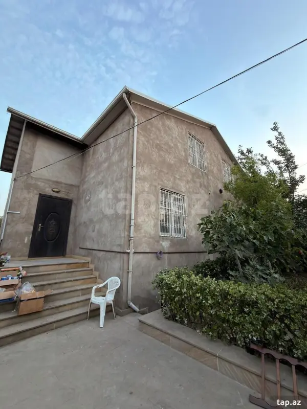 Satılır 10 otaqlı həyət evi 432 m²