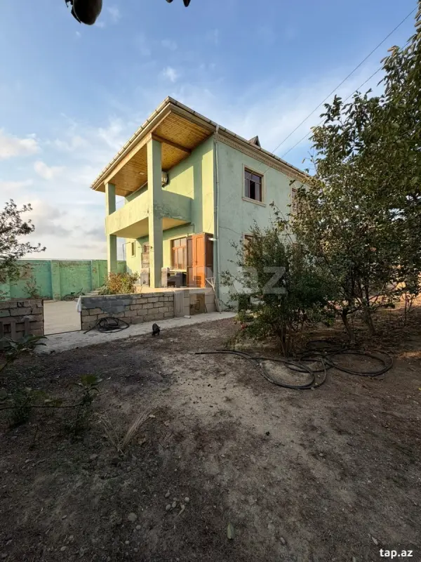 Satılır 5 otaqlı həyət evi 200 m²