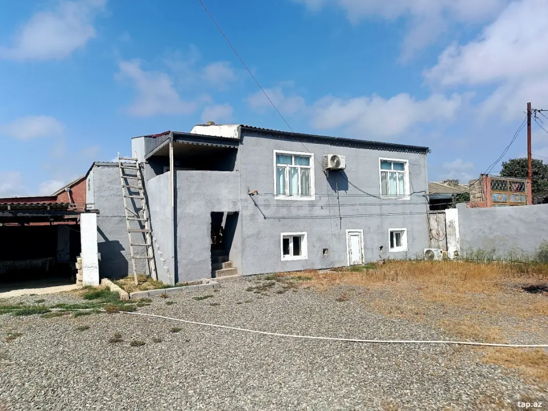Satılır 3 otaqlı həyət evi 600 m²
