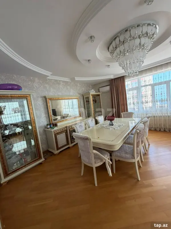 Satılır 3 otaqlı yeni tikili 135 m²