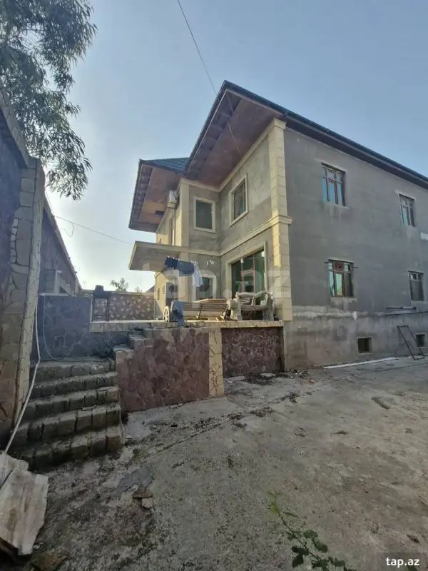 Satılır 5 otaqlı həyət evi 350 m²