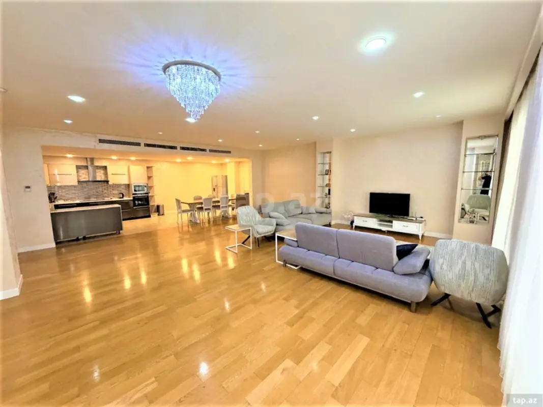 Kirayə verilir 4 otaqlı yeni tikili 225 m²