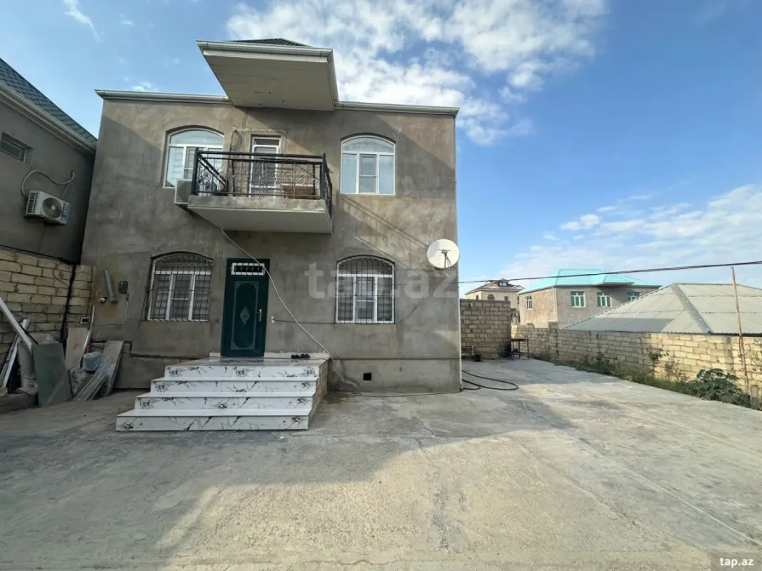 Satılır 4 otaqlı həyət evi 180 m²